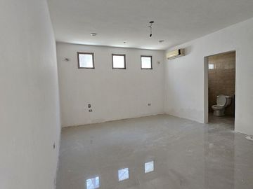 PRECIOSA RESIDENCIA A 300 METROS DEL MAR, EN CHICXULUB PUERTO, PROGRESO.