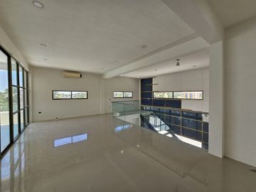 PRECIOSA RESIDENCIA A 300 METROS DEL MAR, EN CHICXULUB PUERTO, PROGRESO.