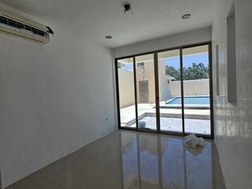 PRECIOSA RESIDENCIA A 300 METROS DEL MAR, EN CHICXULUB PUERTO, PROGRESO.