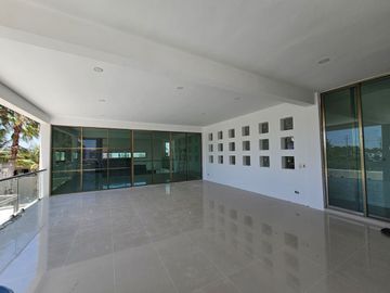 PRECIOSA RESIDENCIA A 300 METROS DEL MAR, EN CHICXULUB PUERTO, PROGRESO.