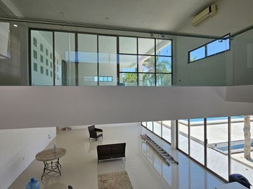 PRECIOSA RESIDENCIA A 300 METROS DEL MAR, EN CHICXULUB PUERTO, PROGRESO.