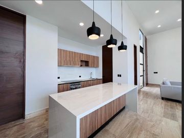 CASA DE UNA PLANTA EN PRIVADA RESIDENCIAL EN XCANATUN AL NORTE DE MERIDA