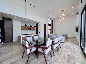 CASA DE UNA PLANTA EN PRIVADA RESIDENCIAL EN XCANATUN AL NORTE DE MERIDA