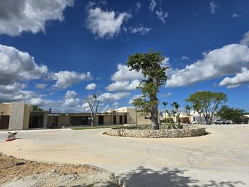 CASA DE UNA PLANTA EN PRIVADA RESIDENCIAL EN XCANATUN AL NORTE DE MERIDA