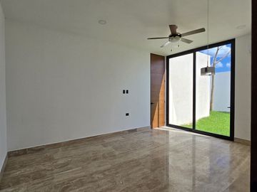 CASA DE UNA PLANTA EN PRIVADA RESIDENCIAL EN XCANATUN AL NORTE DE MERIDA