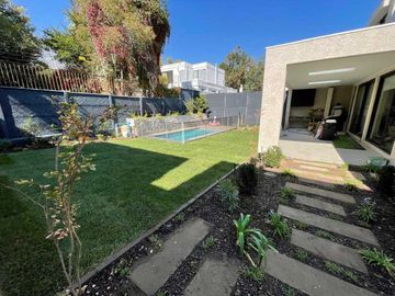 Casa en venta en LA REINA