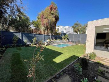 Casa en venta en LA REINA