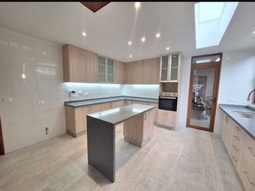 Casa en venta en LA REINA