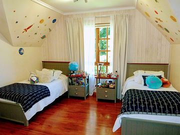 EXCELENTE CASA INGLESA EN CONDOMINIO SANTUARIO DEL VALLE