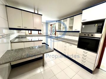 EXCELENTE CASA INGLESA EN CONDOMINIO SANTUARIO DEL VALLE