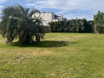 Lote a la laguna central  1800m2  Barrio La Isla, Nordelta