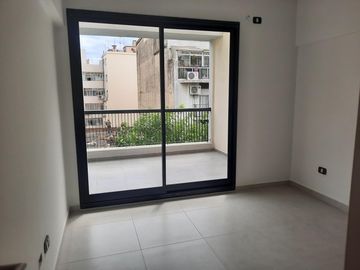 Departamento de 2 ambientes frente con Balcón en Venta - Caballito