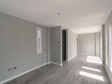 Departamento de 2 ambientes frente con Balcón en Venta - Caballito