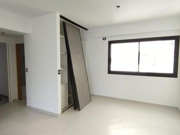 Departamento de 2 ambientes frente con Balcón en Venta - Caballito