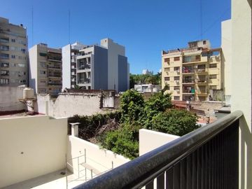 Departamento de 2 ambientes frente con Balcón en Venta - Caballito