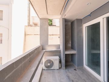 Departamento de 2 ambientes frente con Balcón en Venta - Caballito