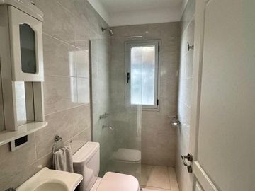 Venta Casa 6 Ambientes a La Laguna en El Cantón Islas Escobar