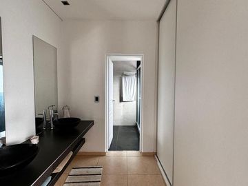 Venta Casa 6 Ambientes a La Laguna en El Cantón Islas Escobar