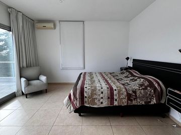 Venta Casa 6 Ambientes a La Laguna en El Cantón Islas Escobar
