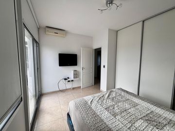 Venta Casa 6 Ambientes a La Laguna en El Cantón Islas Escobar