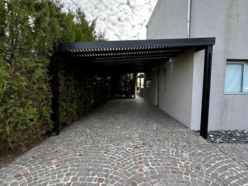 Venta Casa 6 Ambientes a La Laguna en El Cantón Islas Escobar