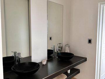 Venta Casa 6 Ambientes a La Laguna en El Cantón Islas Escobar