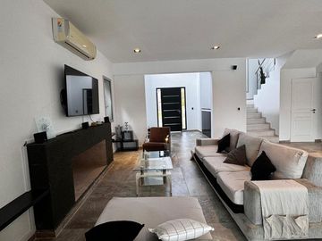 Venta Casa 6 Ambientes a La Laguna en El Cantón Islas Escobar