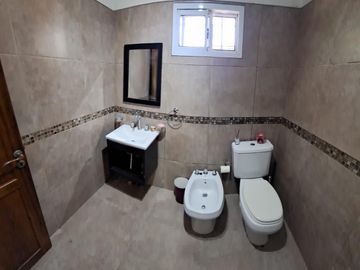 Venta de casaquinta en Barrio Los Viejos Ombues  Florencio Varela. OPORTUNIDAD