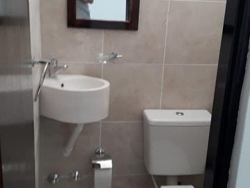 Local en venta - espacio principal y dos baños - 50 mts2 - Wilde