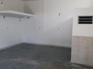 Local en venta - espacio principal y dos baños - 50 mts2 - Wilde