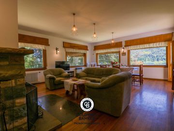 Casa con costa de lago - Valle Escondido - Bariloche