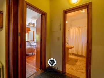 Casa con costa de lago - Valle Escondido - Bariloche