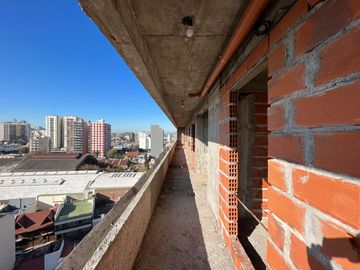 Departamento de cuatro ambientes en venta en Avellaneda