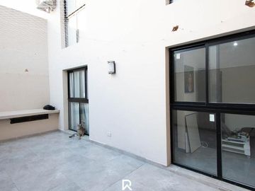1 dormitorio moderno y con patio en zona de Parque