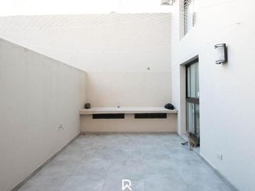 1 dormitorio moderno y con patio en zona de Parque