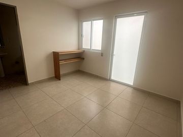 Bonita Casa en Lomas de Angelópolis. Recámara en planta baja. Zona Casacata