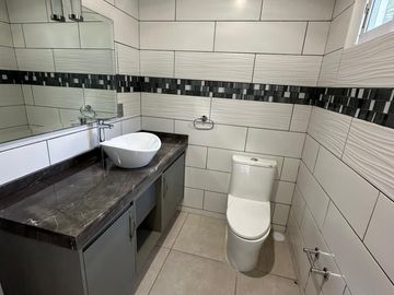 Bonita Casa en Lomas de Angelópolis. Recámara en planta baja. Zona Casacata
