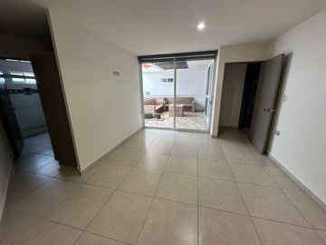 Bonita Casa en Lomas de Angelópolis. Recámara en planta baja. Zona Casacata