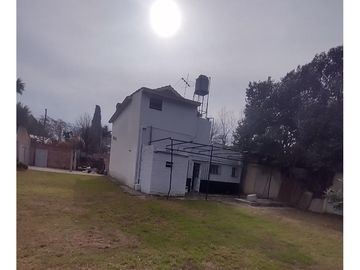Casa en venta - 3 Dormitorios 2 Baños - Cochera - 283Mts2 - Longchamps, Almirante Brown