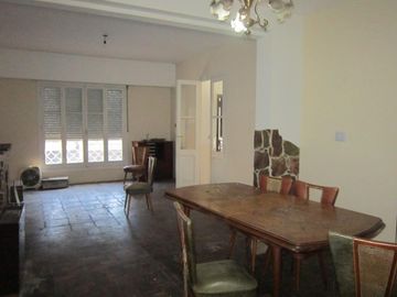 Casa en venta - 3 Dormitorios 2 Baños - Cochera - 283Mts2 - Longchamps, Almirante Brown