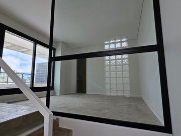 DEPARTAMENTO DE DOS DORMITORIOS DUPLEX VENTA TERRAZA Y PARRILLERO EXCLUSIVO CENTRO ROSARIO