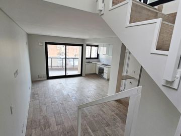 DEPARTAMENTO DE DOS DORMITORIOS DUPLEX VENTA TERRAZA Y PARRILLERO EXCLUSIVO CENTRO ROSARIO