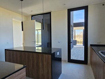 Casa en Venta en El Naudir a estrenar con pileta 3 dormitorios y escritorio 1207