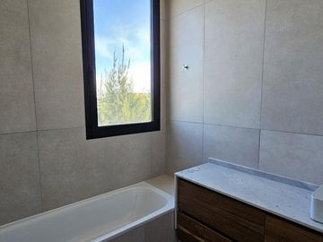 Casa en Venta en El Naudir a estrenar con pileta 3 dormitorios y escritorio 1207