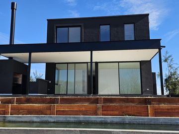 Casa en Venta en El Naudir a estrenar con pileta 3 dormitorios y escritorio 1207