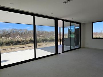 Casa en Venta en El Naudir a estrenar con pileta 3 dormitorios y escritorio 1207