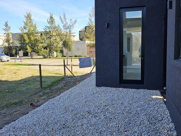 Casa en Venta en El Naudir a estrenar con pileta 3 dormitorios y escritorio 1207