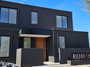 Casa en Venta en El Naudir a estrenar con pileta 3 dormitorios y escritorio 1207