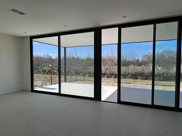 Casa en Venta en El Naudir a estrenar con pileta 3 dormitorios y escritorio 1207
