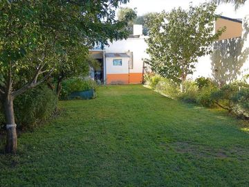 Casa y terreno en venta - 3 dormitorios 2 baños - 800 mts2 - Comandante Nicanor Otamendi